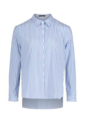 Chemise à rayures boutonnée en bleu clair et blanc, avec manches longues, col pointu et petits accents décoratifs partout.