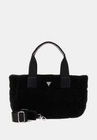 Czarna torebka tote z fałszywego futra z czarnymi skórzanymi akcentami, z dwoma górnymi uchwytami i regulowanym paskiem. Zawiera metalowe logo z przodu.