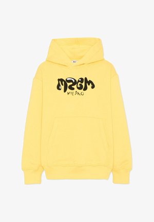 Żółta bluza z kapturem z czarnym logo „MSGM Milano” na piersi, przednią kieszenią typu kangur, długimi rękawami i kapturem, ułożona płasko na białym tle.