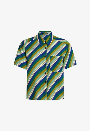 Camicia a maniche corte con bottoni, caratterizzata da strisce ondulate diagonali nei colori verde, blu, beige e senape, con una tasca sul petto sul lato sinistro.