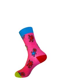 Calze al ginocchio in morbido misto cotone, con sfondo rosa brillante, risvolto blu e grafiche colorate di figure e cuori.