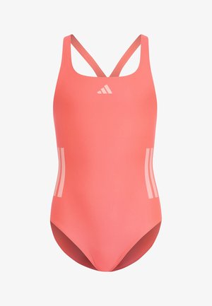 Koralowy jednoczęściowy kostium kąpielowy z krzyżującymi się ramiączkami na plecach, logo Adidas na piersi i trzema białymi paskami po każdej stronie.