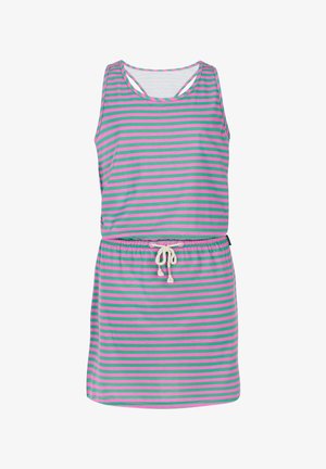 Gestreiftes ärmelloses Kleid in Grau, Pink und Grün, mit elastischem Bund und Kordelzug. Kombiniert mit braunen Sandalen mit kreuzenden Riemen.