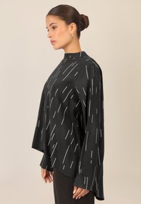 Apart BEDRUCKTE  - Blusa - schwarz creme