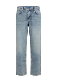 Jeans de mezclilla azul claro con un corte recto y de pierna ancha. Presenta cinco bolsillos, trabillas para el cinturón y un acabado desgastado con un mínimo de desgaste.