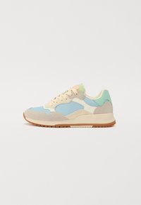 Joggesko med en kombinasjon av lys blå, mintgrønn, beige og kremfargede materialer. Teksturet mesh og semsket skinndetaljer, med såle i gummirubber.