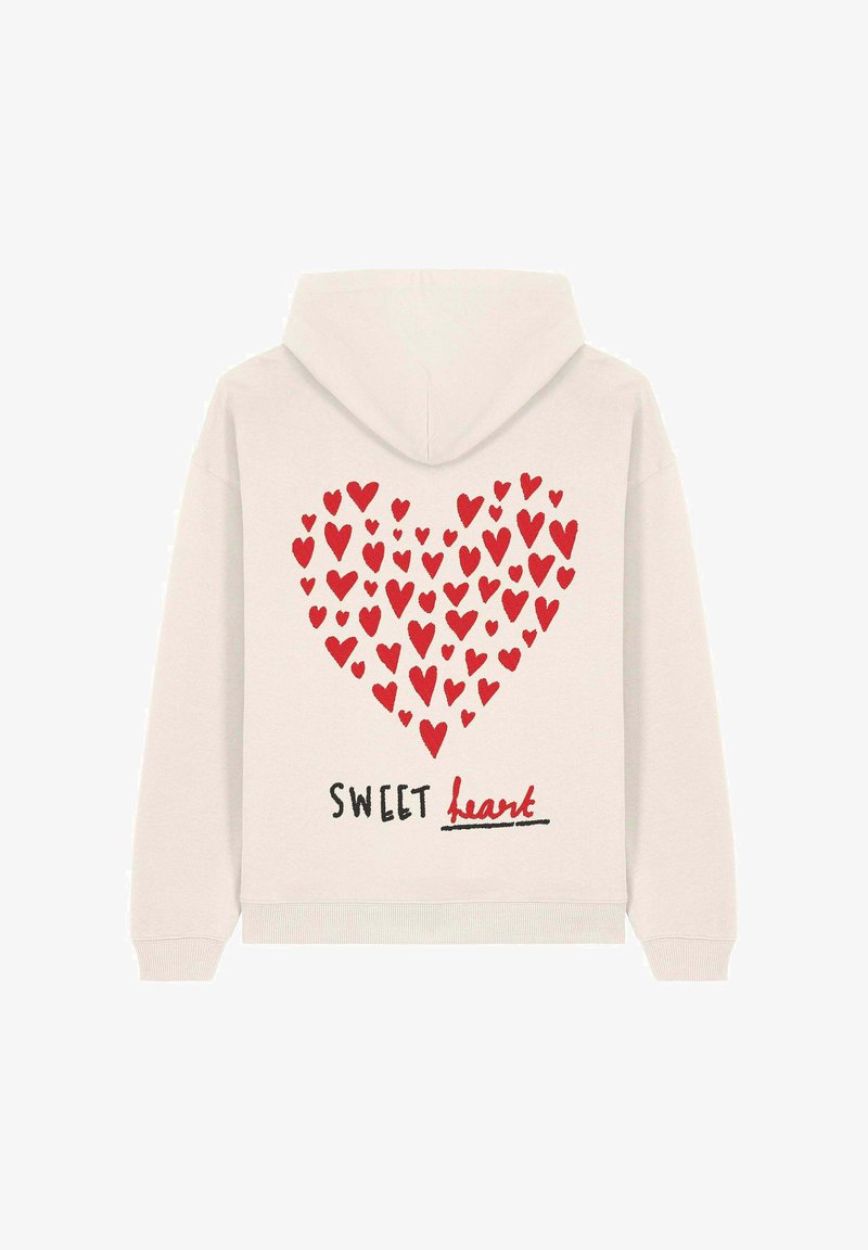 Felpa leggera color crema con un grande design a forma di cuore rosso composto da cuori più piccoli sulla schiena, con la scritta "SWEET heart" sotto in nero.