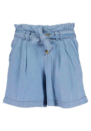 Lyseblå højtaljede shorts med et stofbælte bundet i en sløjfe, plisseringer, sidelommer og knaplukning på hvid baggrund.