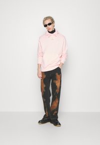 Nike Sportswear SPORTSWEAR CLUB FLEECE - Ikdienas džemperis - pink bloom
