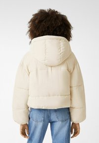 Bershka Chaqueta de invierno - off-white