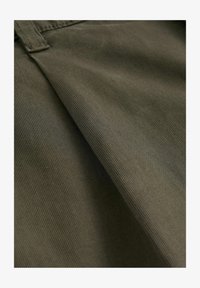 Sélectionné, khaki green
