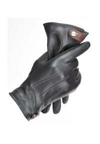 Svarta läderhandskar med en slät yta, som har bruna läderdetaljer vid handleden och dekorativt sömnad på baksidan.