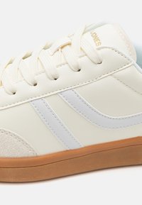 Jack & Jones JFWZOLA - Baskets basses - marshmallow