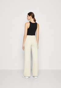 GAP HIGH RISE STRIDE - Jeansy Relaxed Fit