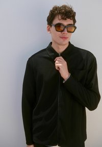 Thumbnail Image 5
