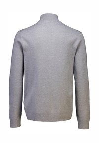 Grå finstickad tröja med hög krage, långa ärmar och sidoflikar i fållen. Slät textur och enkelt design.