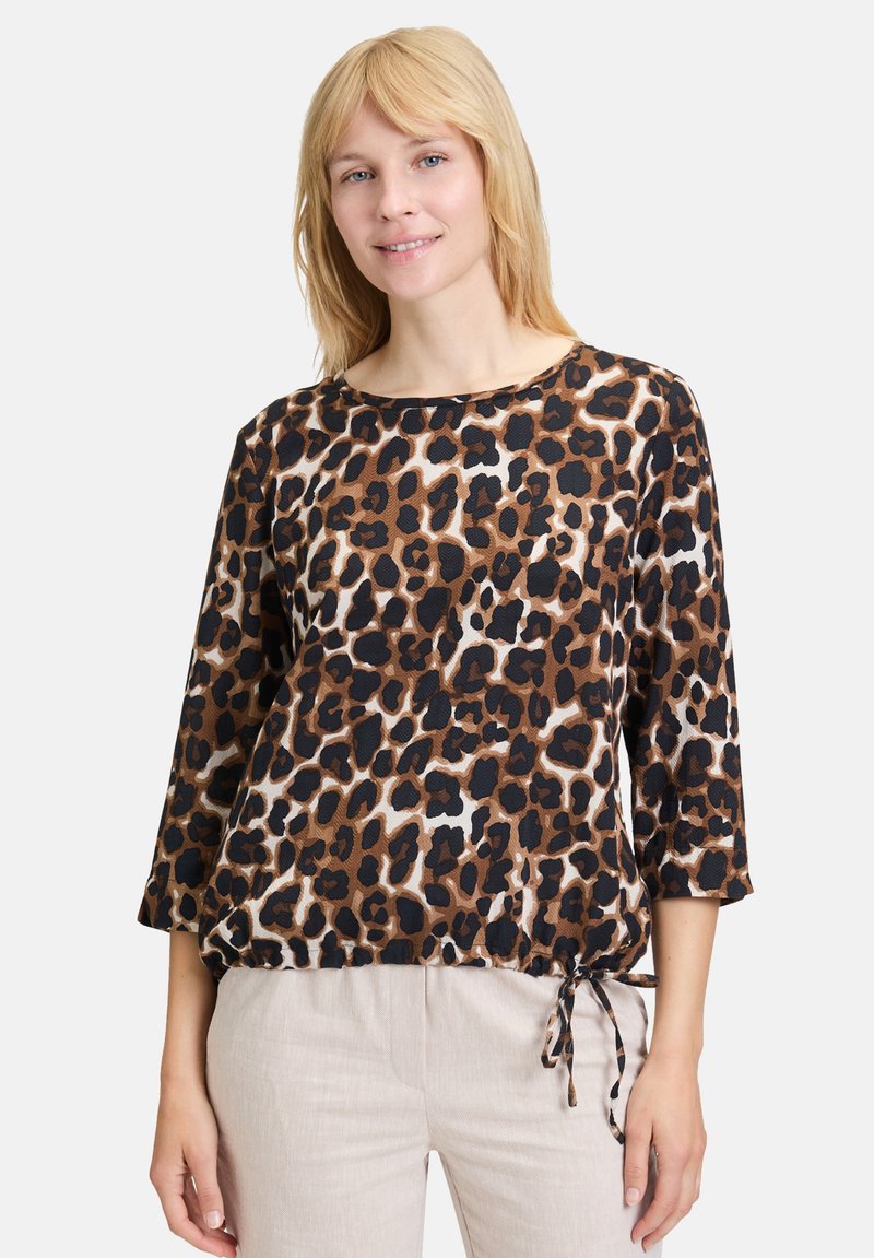 Leopardenmuster-Oberteil in Braun, Schwarz und Creme. Mit Dreiviertelärmeln und verstellbarem Kordelzugsaum für eine lässige Passform.