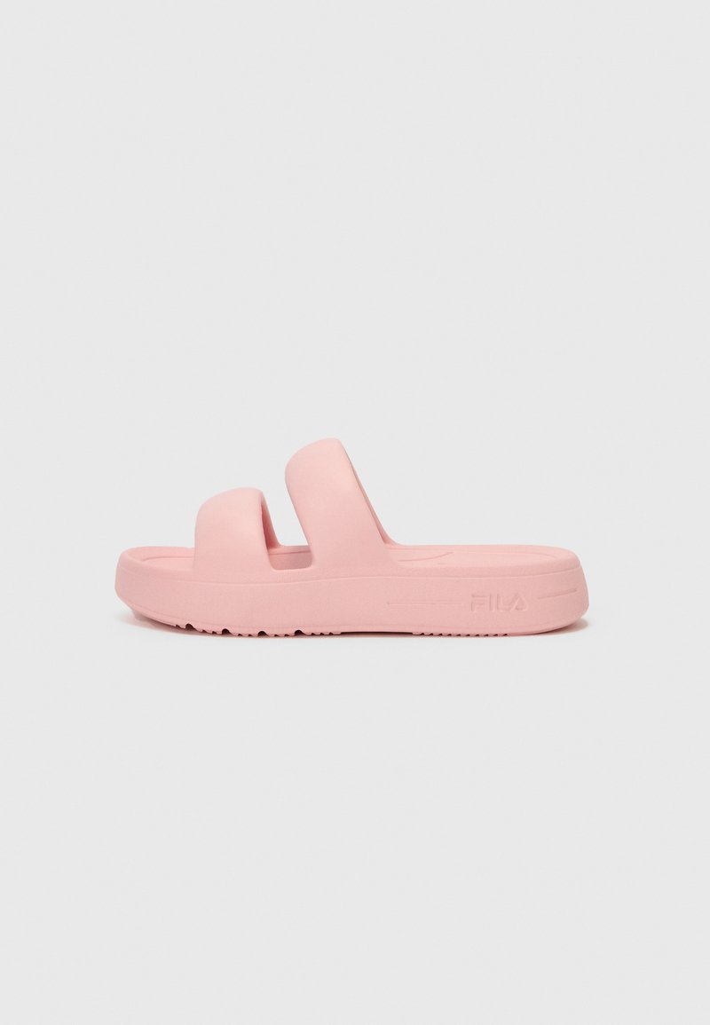 Roosa slip-on sandaalid kahe laia rihmaga, tehtud kummitaolistest materjalidest; omavad tekstuuriga talda ja reljeefset logo külje peal.