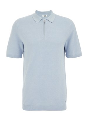 Lichtblauw poloshirt met korte mouwen, een ritssluiting bij de kraag, ribgebreide randen en een textuurstof. Logo-detail aan de onderrand.