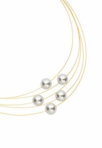 Złoty metalowy naszyjnik z pięcioma błyszczącymi srebrnymi perłami ułożonymi na trzech zakrzywionych drucianych nitkach.