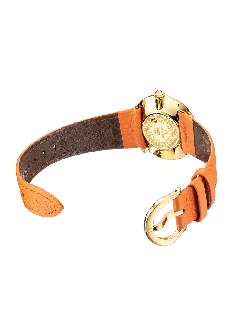 Goldfarbene Uhr mit rundem Gehäuse, orangefarbener strukturierten Lederarmband und dunkelbraunem Innenfutter. Mit einer Schnallenverschluss.