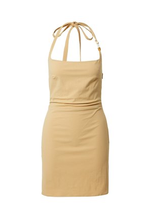 Tan halterjurk met een fitted silhouet, voorzien van een vierkante halslijn en verstelbare bandjes op de rug. Gladde textuur, geen patronen.