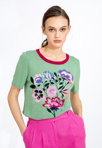 Ivko - INTARSIA  FLORAL EMBROIDERY - Print T-shirt - pastel green Thumbnail Image 1