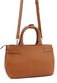 Sac à main en cuir brun avec une forme structurée, deux poignées, une bandoulière amovible et des accents minimalistes. Texture lisse.