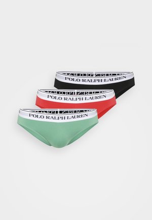 Trois paires de slips pour hommes : vert, rouge et noir. Chacun présente une ceinture blanche avec le texte "POLO RALPH LAUREN" imprimé en noir.