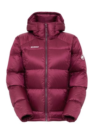 Veste rembourrée bordeaux avec fermeture éclair sur le devant, capuche et design matelassé. Fabriquée en matériau léger et brillant avec un logo sur la poitrine.