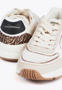 LOLA CASADEMUNT Tenisky - off white