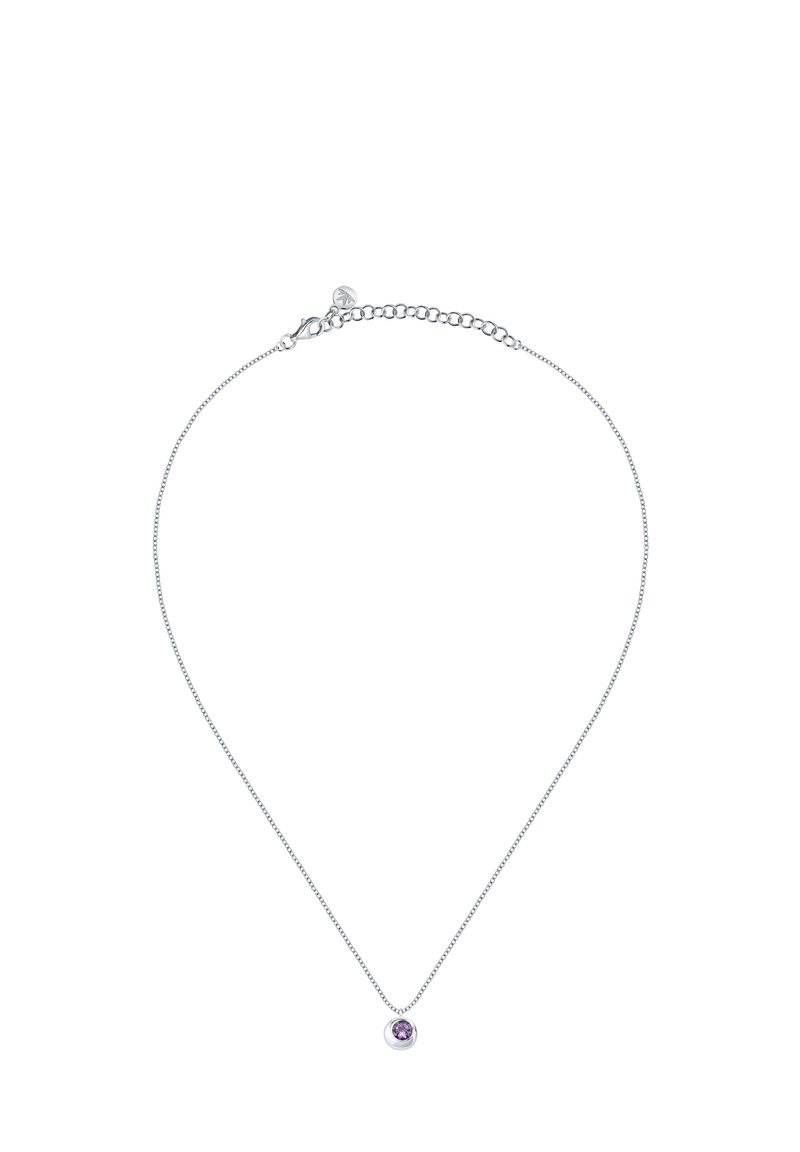 Collana d'argento con una delicata catena e un pendente rotondo con una pietra viola al centro. Chiusura semplice e lunghezza regolabile.