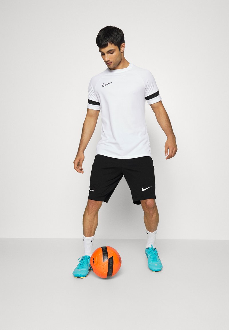 Herren Shirts | Nike Performance LIBERO SHORT kurze Sporthose black/habanero red/white/schwarz - KD00172 Herren Shirts | Nike Performance LIBERO SHORT kurze Sporthose black/habanero red/white/schwarz - KD00172