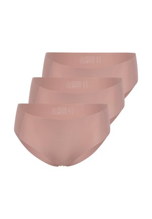 Drie naadloze damesonderbroeken in naaktkleur gestapeld, met een gladde stof en een mid-rise model.