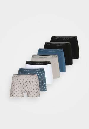 Ensemble de sept boxers de différentes couleurs : noir, bleu, blanc, beige et à motifs. Fabriqués en tissu doux avec des ceintures élastiques portant la marque.