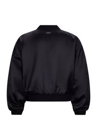 Zwarte satijnen bomberjack met een gestructureerde kraag, elastische manchetten en zoom, en een gladde textuur. Het heeft een cropped ontwerp met een minimalistische uitstraling.