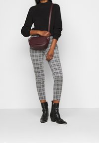 Even&Odd Petite Legíny - kalhoty  - black
