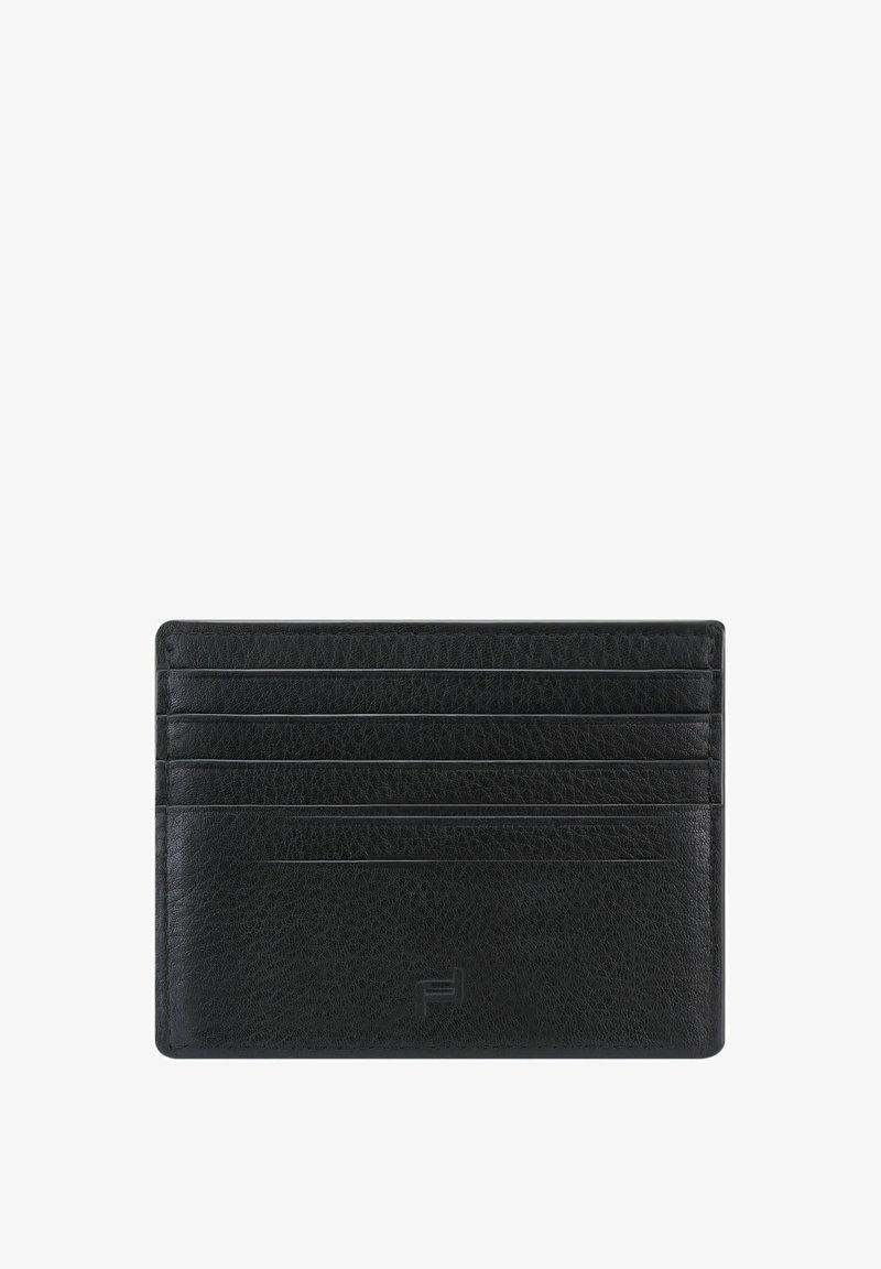 Porta carte in pelle nera con sei fessure per carte, superficie testurizzata e un discreto logo in rilievo sul davanti. Design compatto e sottile.