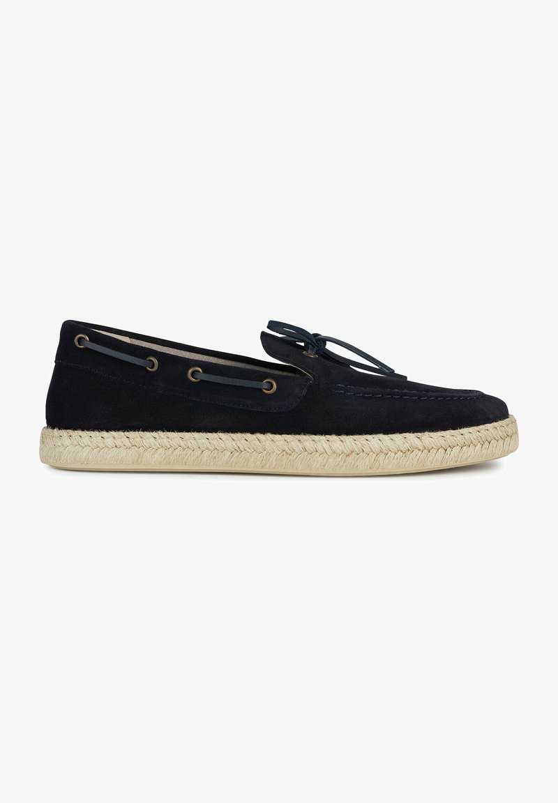 Marineblaue Wildleder-Espadrilles mit runder Zehenpartie, geschnürten Seiten und einer gewebten Jutesohle. Verfügt über minimalistische Nähte und tonale Akzente.