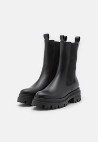 Plateaustiefel - black