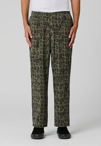 Former Nadrágok - sage