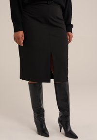 WE Fashion CURVE - Uska suknja - black