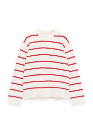 Weißer Pullover mit roten horizontalen Streifen, ausgestattet mit einem runden Ausschnitt sowie gerippten Bündchen an Ärmeln und Saum. Weiche Textur, lässiges Design.