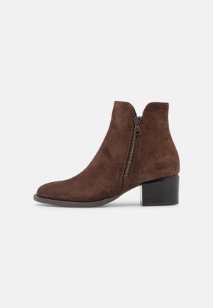 Classic ankle boots - brown
