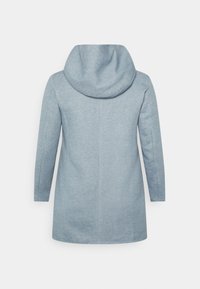 ONLY Carmakoma CARSEDONA - Casaco curto - blue fog