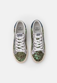 Le Temps Des Cerises SOHO - Trainers - green