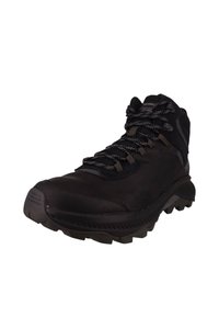 Czarny but turystyczny z teksturowaną syntetyczną cholewką, wytrzymałą gumową podeszwą i kontrastującymi szarymi sznurowadłami. Posiada wyściełany kołnierz i elastyczną konstrukcję.