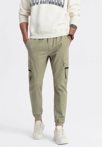 Unausgewählt, olive