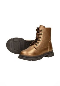 Metalen bronzen enkelbotten met een bovenwerk van gestructureerd leer, ronde neus, zwarte rubberen zool en gouden oogjes voor de veters.