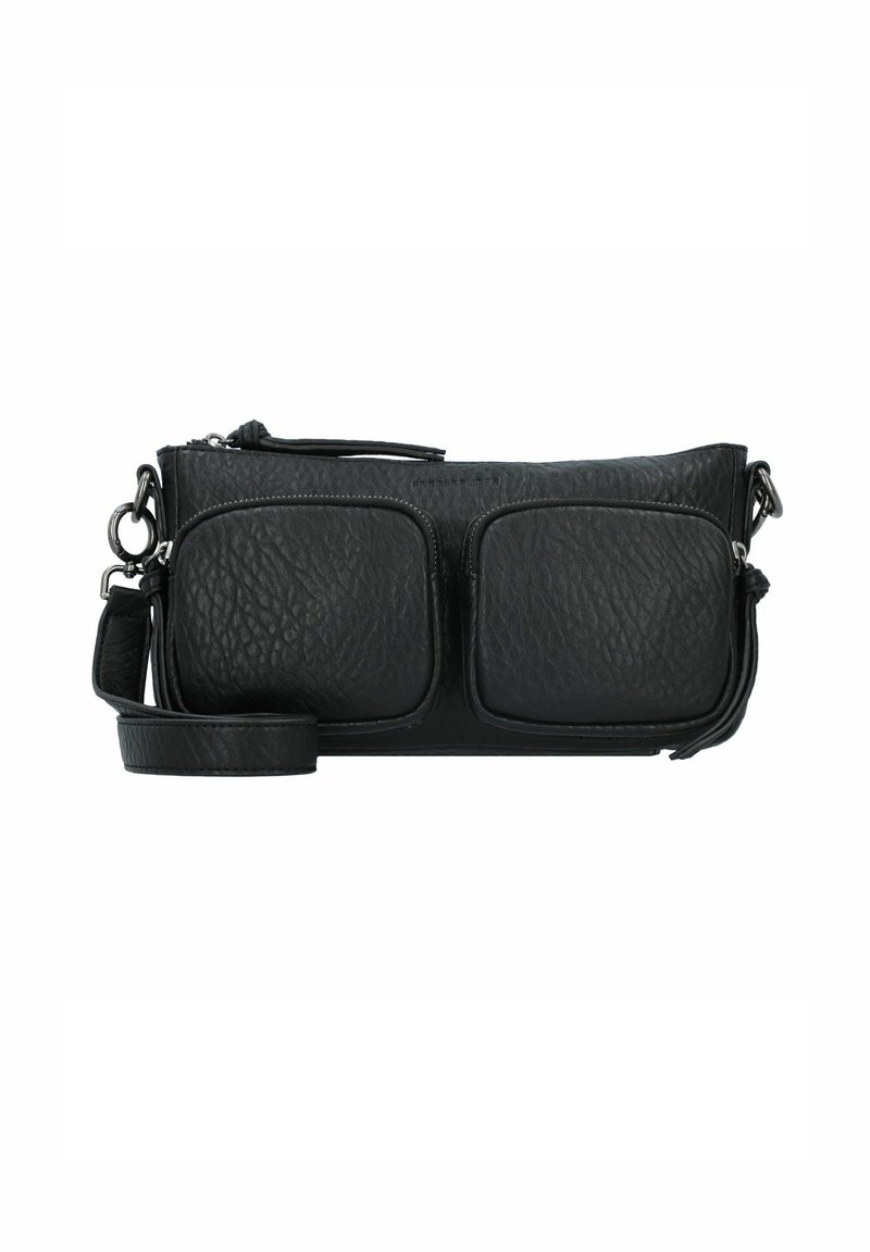 Borsa in pelle nera con due tasche frontali, forma rettangolare, finitura testurizzata, tracolla regolabile e finiture in hardware tono argento.
